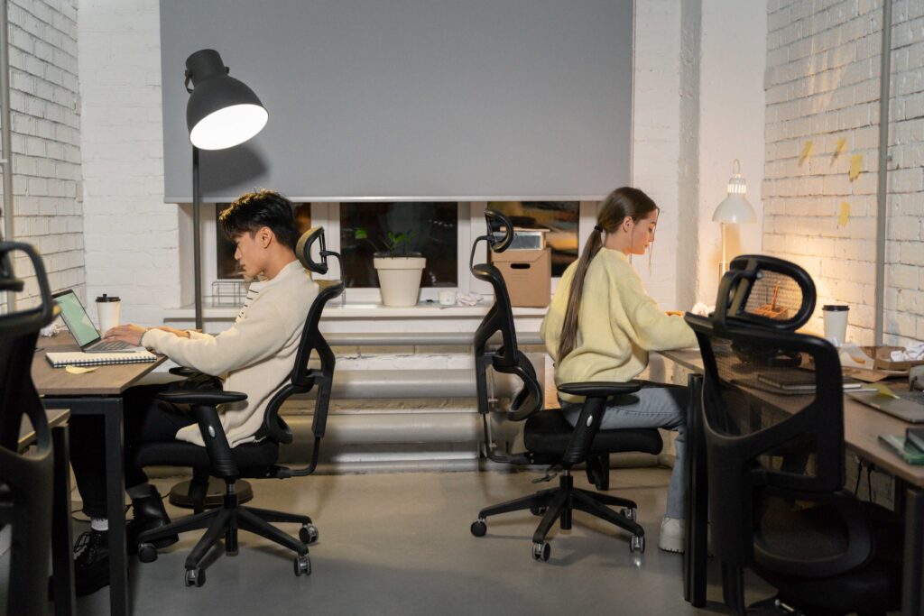 Guide to Choosing the Right Office Furniture for Productivity