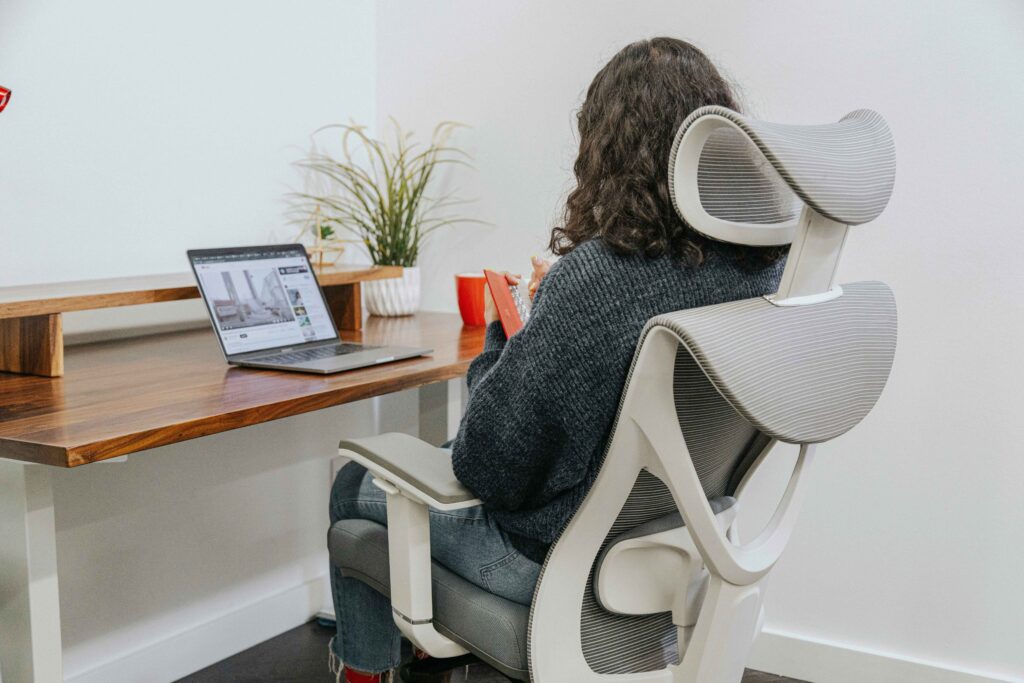 Why Ergonomics Matter in Office Furniture Design?