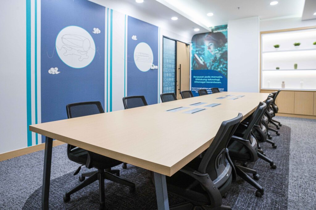 How Office Furniture Shapes an Effective Meeting Space